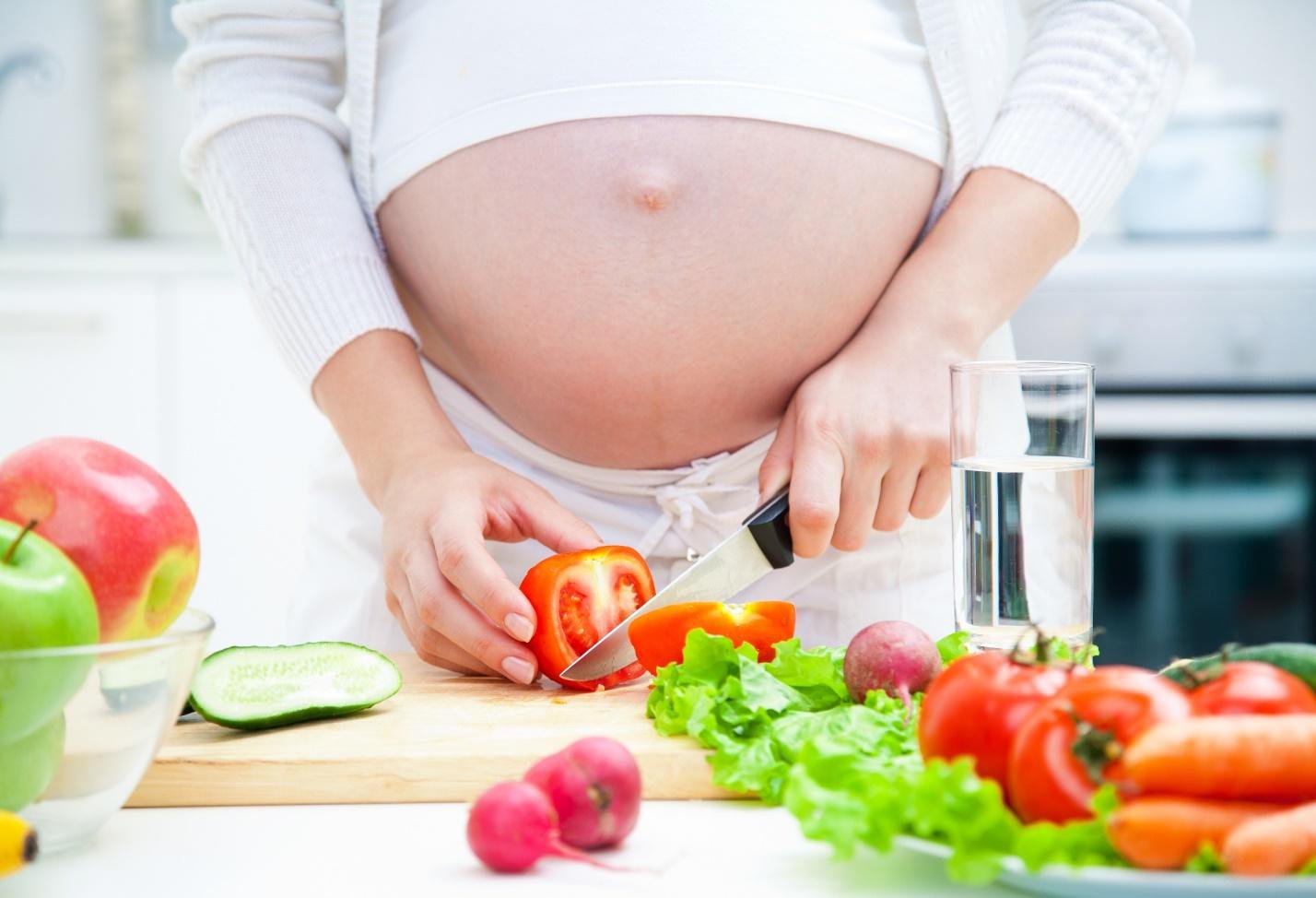 Dinh dưỡng cho bà bầu trong suốt thai kỳ để con khỏe mạnh